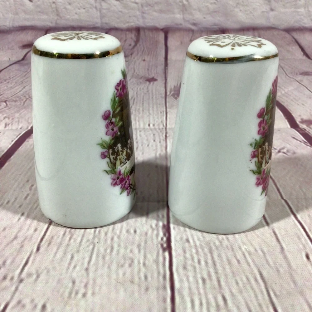 Vintage Ceramic Last Supper Salt and Pepper Shaker Pair Gold Gilt Made in Japan